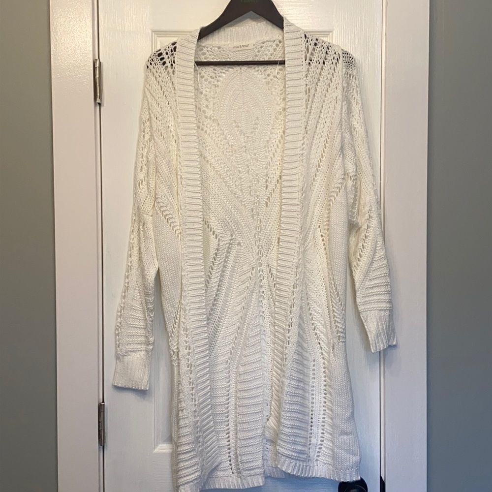Mia & Tess M white open front knit duster